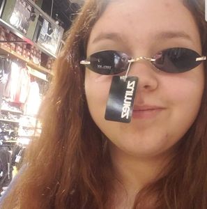 Meet your Posher, Chloe